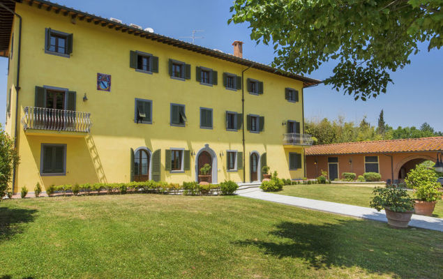 Villa Elena - Photo 1